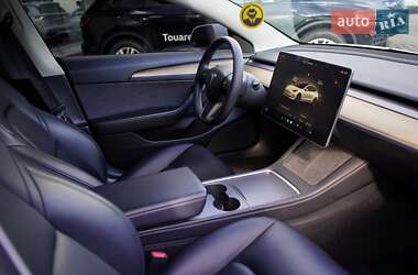 Седан Tesla Model 3 2022 в 