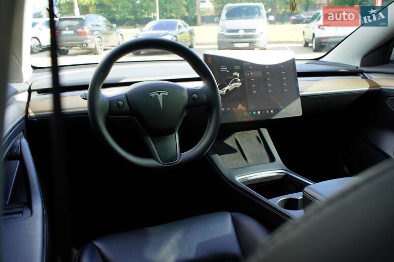 Седан Tesla Model 3 2022 в Житомирі