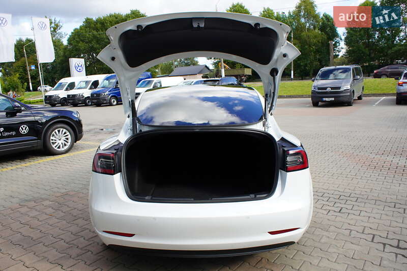 Седан Tesla Model 3 2022 в Житомирі