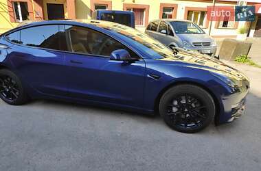 Седан Tesla Model 3 2022 в 
