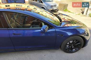 Седан Tesla Model 3 2022 в 