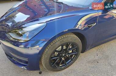 Седан Tesla Model 3 2022 в 