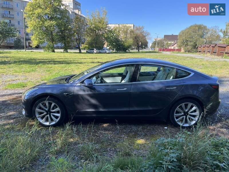Седан Tesla Model 3 2020 в Шепетовке
