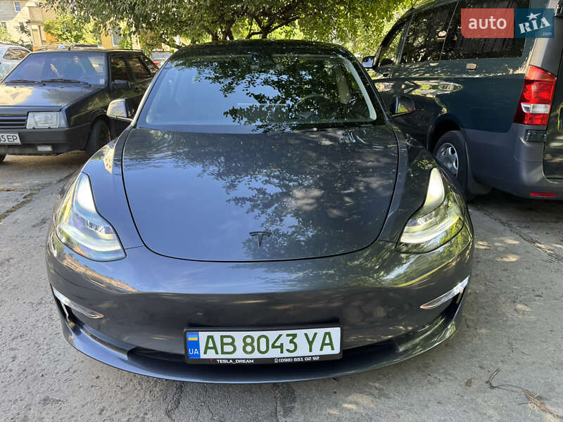 Седан Tesla Model 3 2023 в Виннице