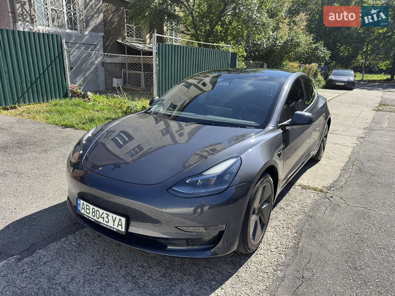 Седан Tesla Model 3 2023 в Виннице