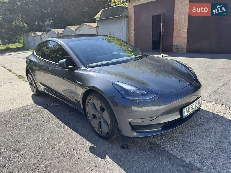 Седан Tesla Model 3 2023 в Виннице