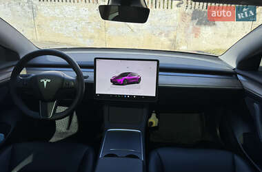 Седан Tesla Model 3 2023 в 