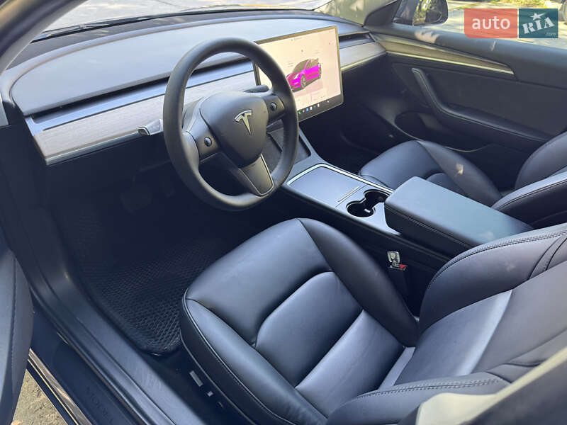 Седан Tesla Model 3 2023 в Виннице