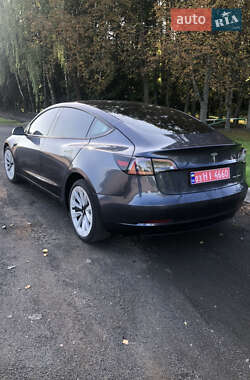 Седан Tesla Model 3 2022 в 