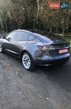 Седан Tesla Model 3 2022 в 