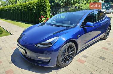 Седан Tesla Model 3 2022 в Ровно