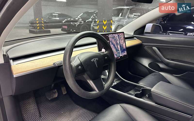 Седан Tesla Model 3 2019 в Чернівцях