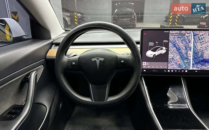 Седан Tesla Model 3 2019 в Чернівцях