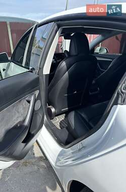 Седан Tesla Model 3 2022 в 
