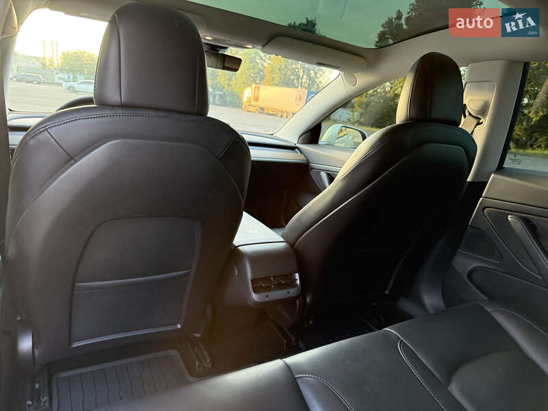 Седан Tesla Model 3 2020 в Рівному