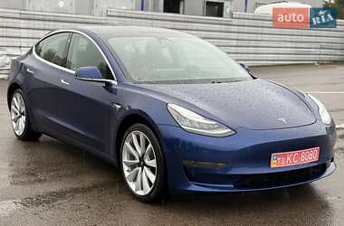 Седан Tesla Model 3 2020 в Ровно