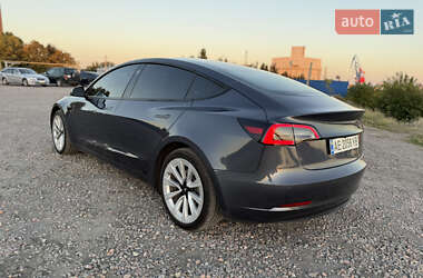 Седан Tesla Model 3 2022 в 