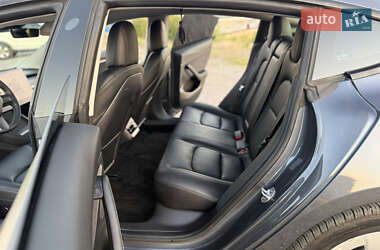 Седан Tesla Model 3 2022 в 