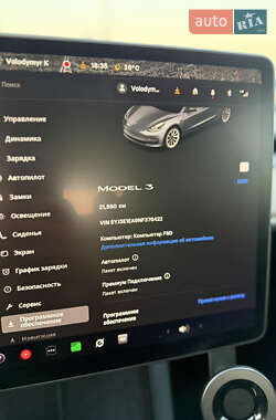 Седан Tesla Model 3 2022 в 