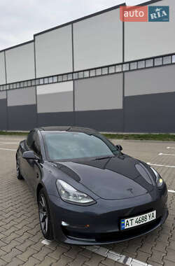 Седан Tesla Model 3 2023 в 