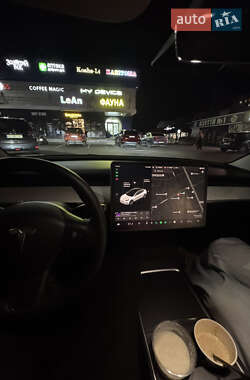 Седан Tesla Model 3 2021 в 