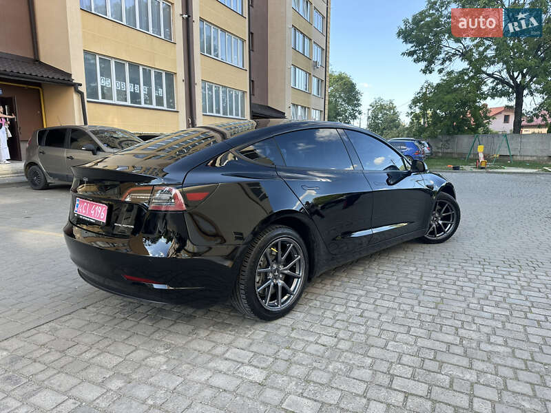 Седан Tesla Model 3 2021 в Івано-Франківську