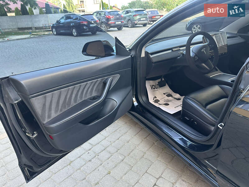 Седан Tesla Model 3 2021 в Івано-Франківську