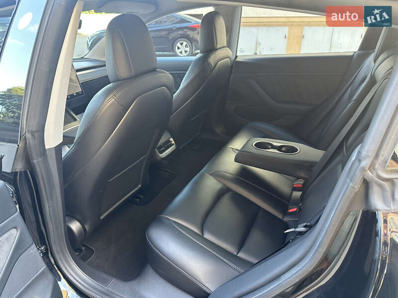 Седан Tesla Model 3 2021 в Івано-Франківську