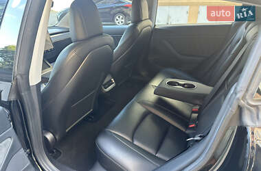 Седан Tesla Model 3 2021 в 