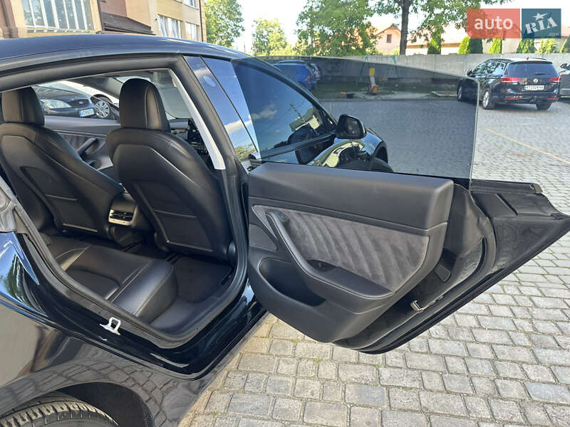 Седан Tesla Model 3 2021 в Івано-Франківську