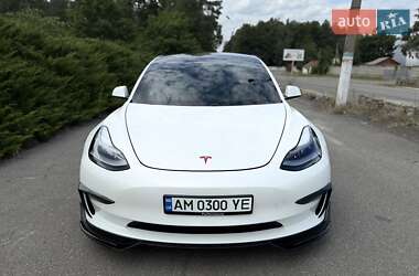 Седан Tesla Model 3 2021 в 