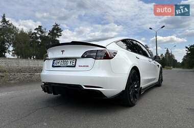 Седан Tesla Model 3 2021 в 