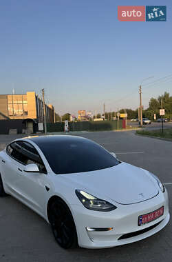 Седан Tesla Model 3 2021 в 