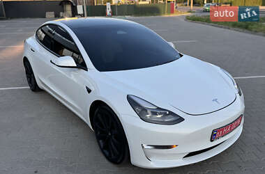 Седан Tesla Model 3 2021 в 