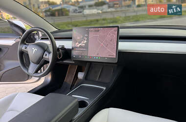 Седан Tesla Model 3 2021 в 