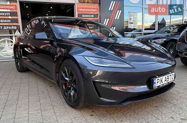 Седан Tesla Model 3 2024 в 