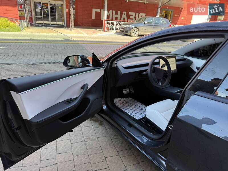 Седан Tesla Model 3 2024 в Львове