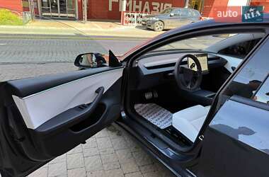 Седан Tesla Model 3 2024 в 