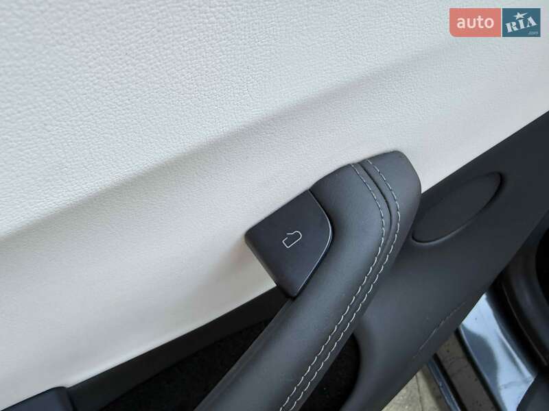 Седан Tesla Model 3 2024 в Львове