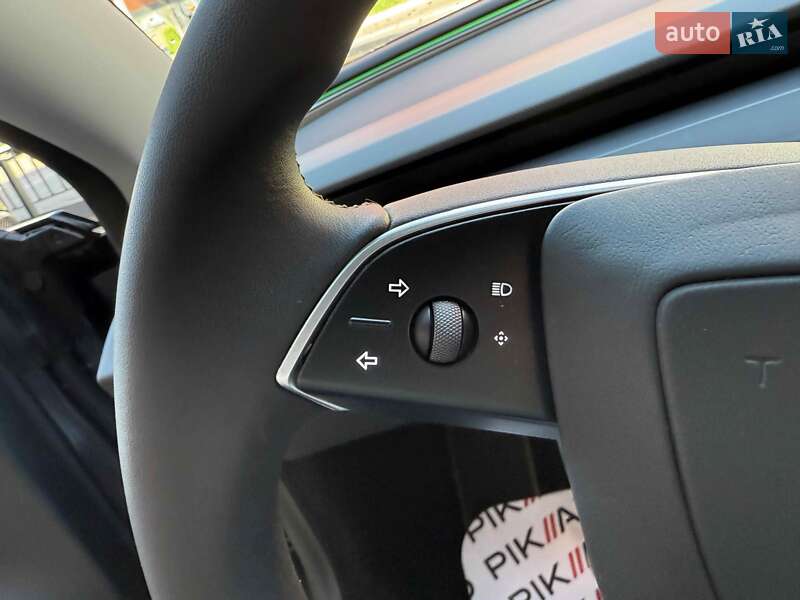 Седан Tesla Model 3 2024 в Львове
