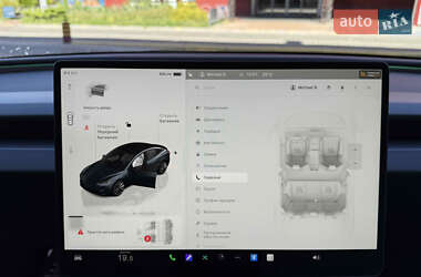 Седан Tesla Model 3 2024 в 