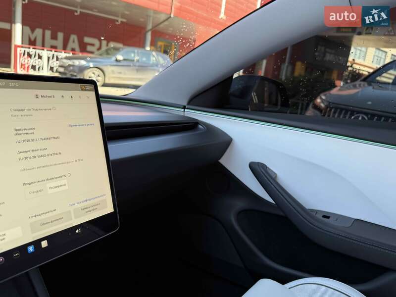 Седан Tesla Model 3 2024 в Львове
