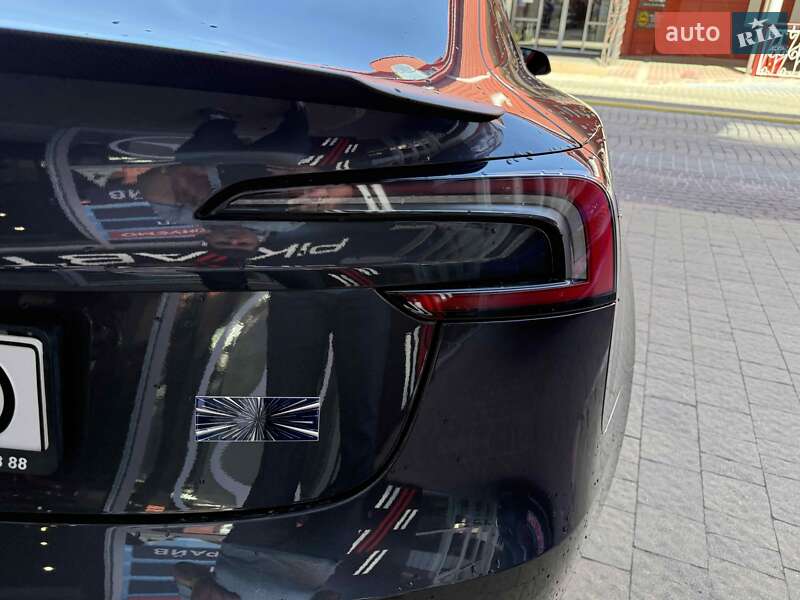 Седан Tesla Model 3 2024 в Львове