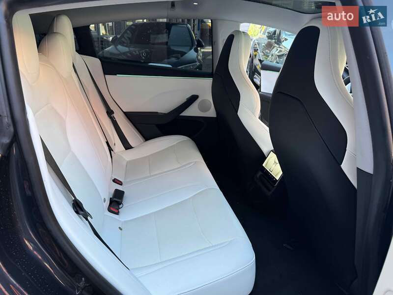 Седан Tesla Model 3 2024 в Львове