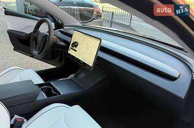 Седан Tesla Model 3 2024 в 