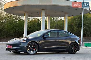 Седан Tesla Model 3 2024 в 