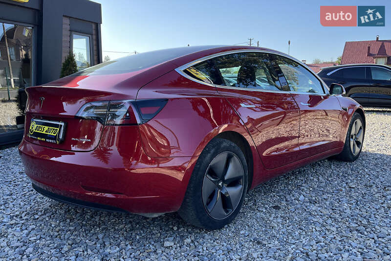 Седан Tesla Model 3 2019 в Коломиї