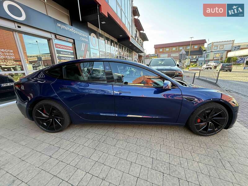 Седан Tesla Model 3 2024 в Львове