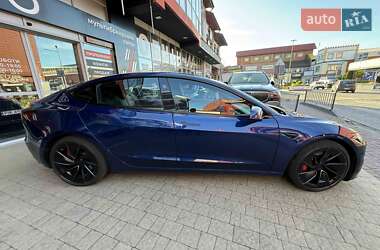 Седан Tesla Model 3 2024 в 