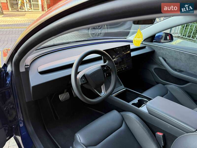 Седан Tesla Model 3 2024 в Львове